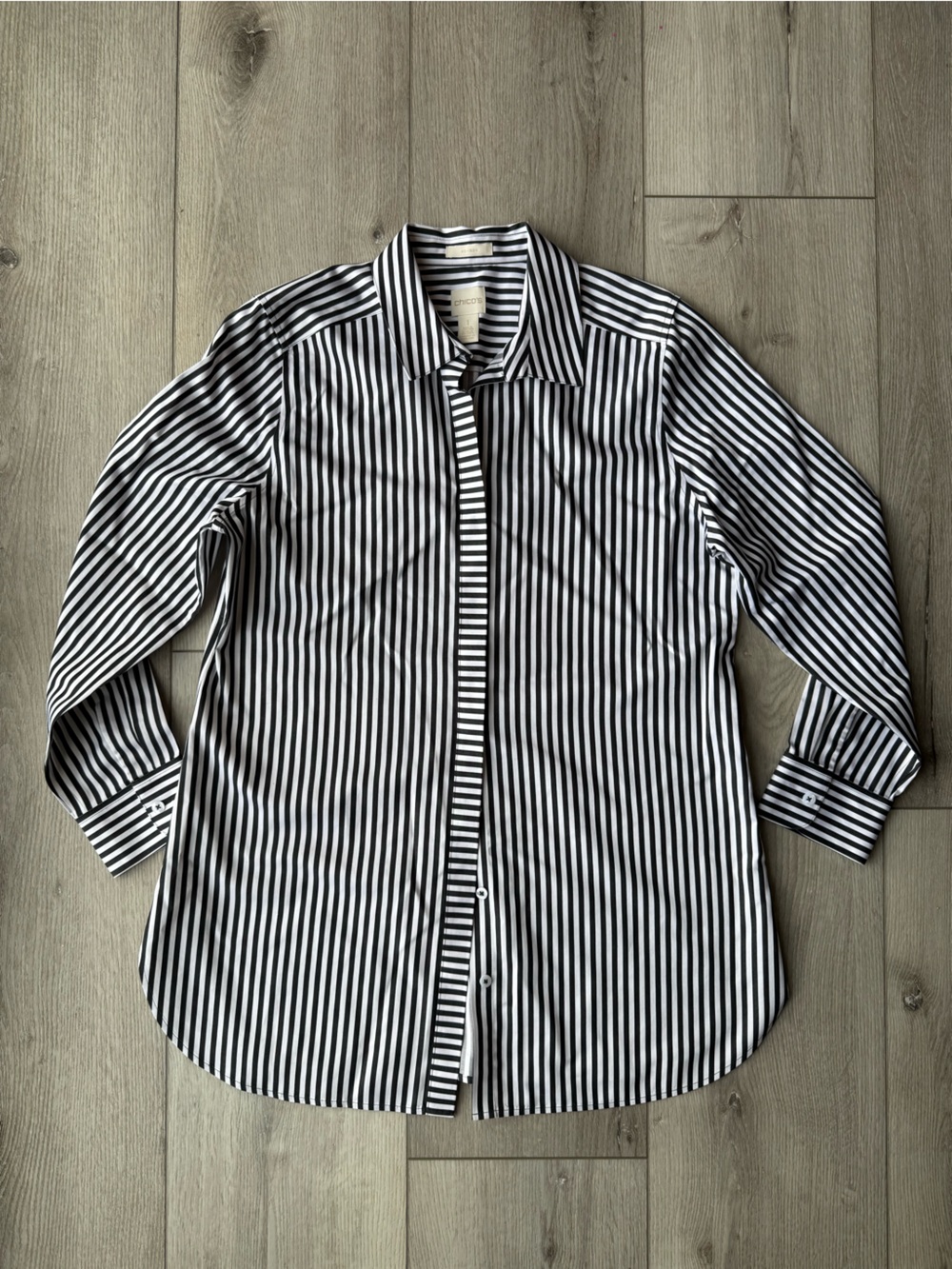 Chico’s Black White Striped Button Down No Iron Shirt Size 1 100% Cotton Classic